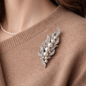 Sophisticated Vintage Esenberg Leaf Brooch Faux Pearls & Rhinestones | Elegance